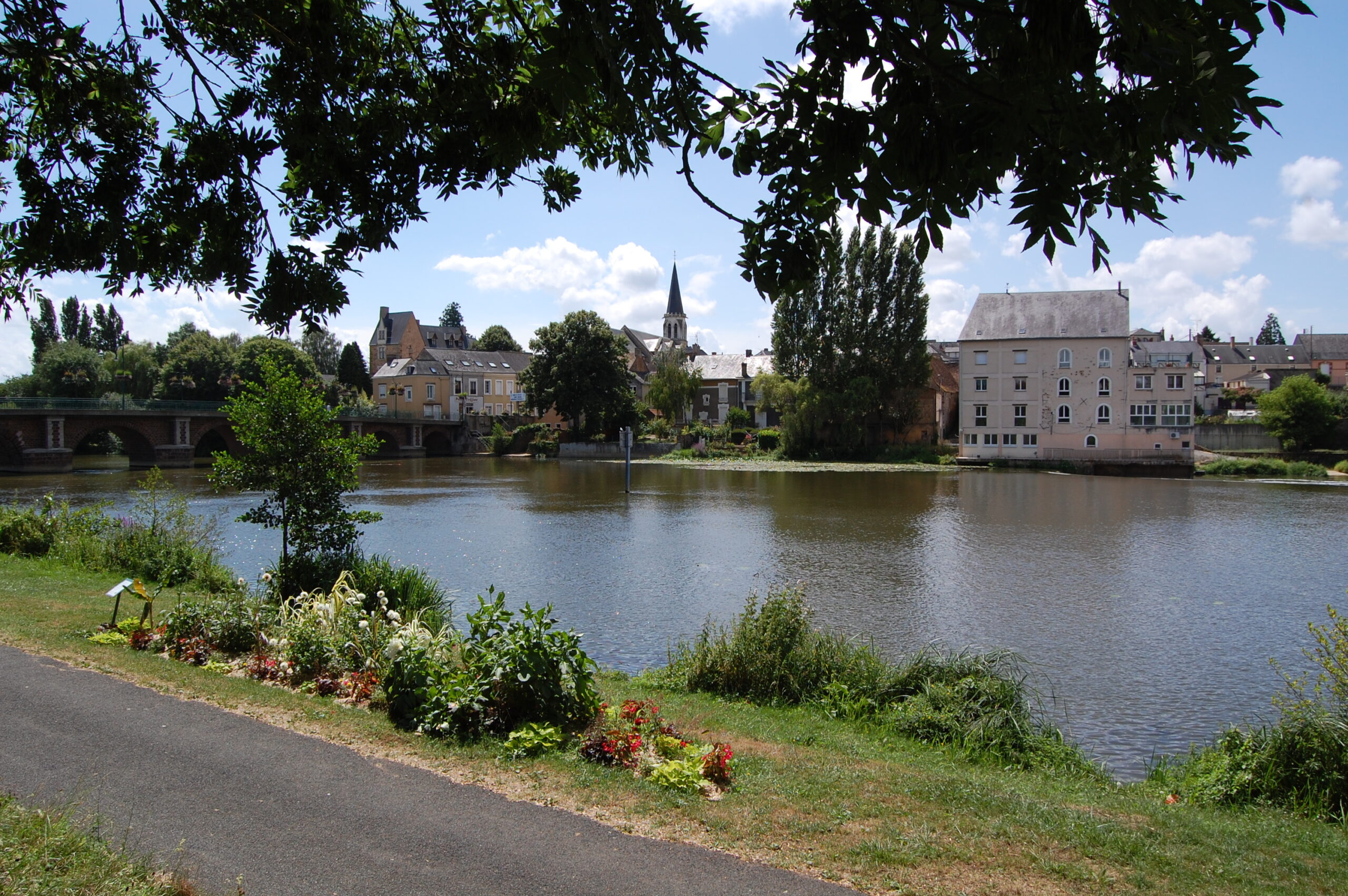 Par Mairie de La Suze sur Sarthe — Travail personnel, CC BY-SA 4.0, https://commons.wikimedia.org/w/index.php?curid=52367562